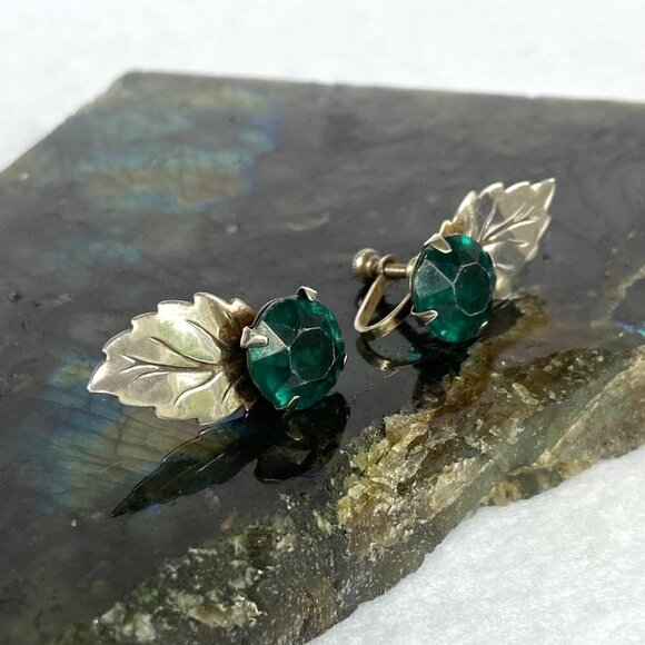 VTG Sterling Silver 925 Round Faceted Green Glass Leaf Screw Back Earrings - Picture 4 of 16